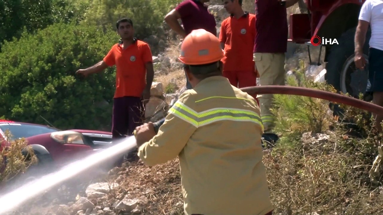 Antalya’da sahile yakın dağlık alanda çıkan yan...