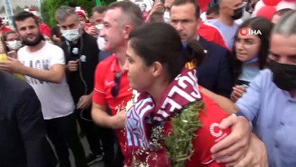 'Şampiyon'a memleketinde görkemli karşılama