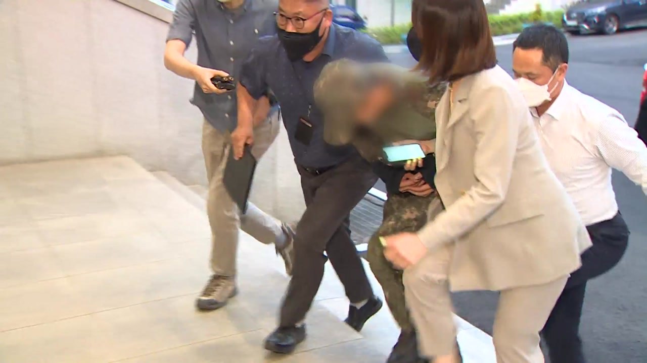공군 성추행 사망 사건 가해자 내일 첫 공판...軍 수사 놓고 불협화음 고조 / YTN