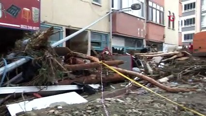 Kastamonu'nun selin ardından sokaktaki yıkım görüntülendi