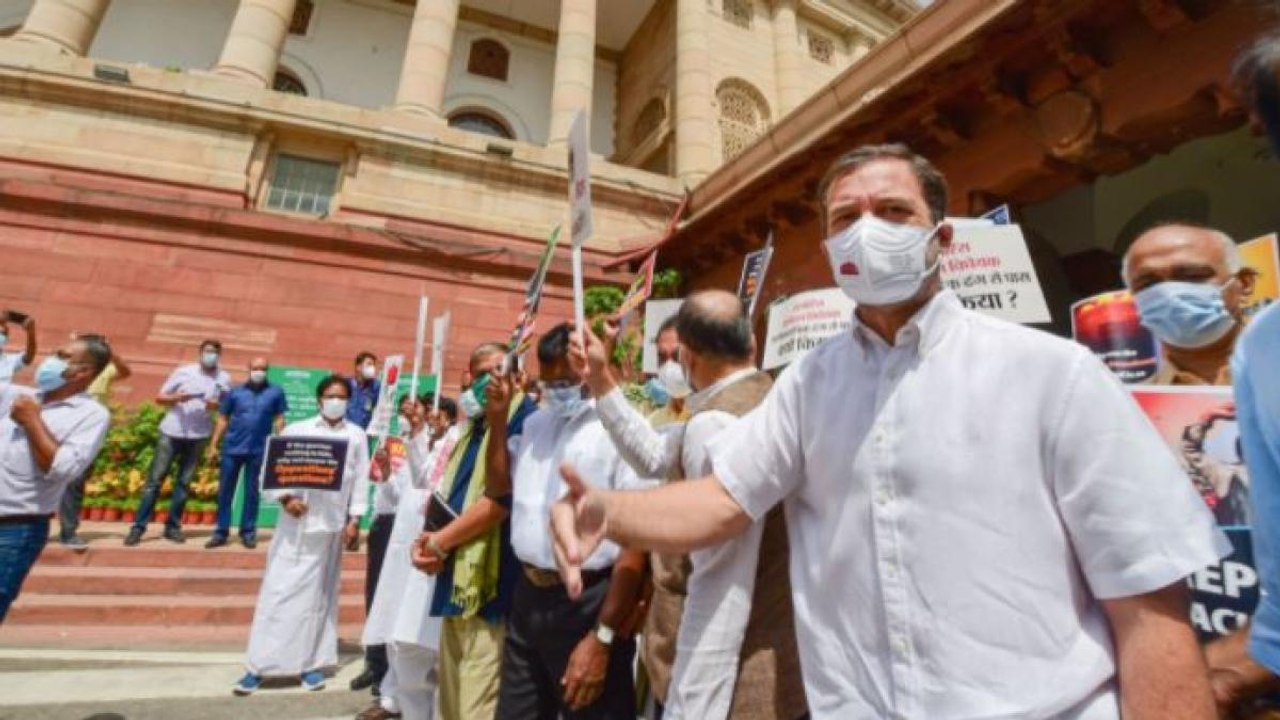 Shankhnad: Scuffle in Rajya Sabha, Twitter locked and more