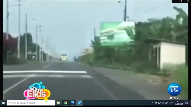 Irresponsabilidad en las carreteras: 2 buses interprovinciales compiten y por poco causan choque