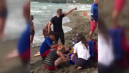 Boğulma tehlikesi geçiren kadın vatandaşlar tarafından kıyıya çekildi