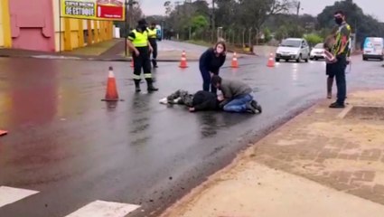 Download Video: Mulher fica ferida em acidente com motocicleta na Avenida Piquiri