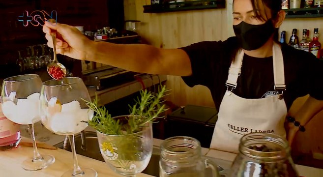 mqn-Familia turrialbeña ofrece experiencia por las alturas -120821