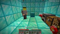 How to LIVE INSIDE a DIAMOND ARMOR in Minecraft - HOUSE INSIDE ITEMS !