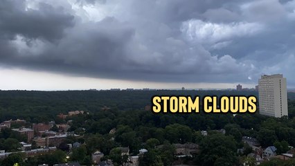 Télécharger la video: 'Stellar Timelapse Shows Intense Storm Clouds Creeping Over NYC'