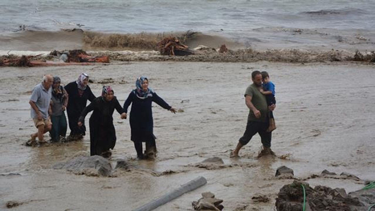 Son Dakika: Karadeniz'deki sel felaketinde bilanço ağırlaşıyor! Hayatını kaybedenlerin sayısı 27'ye yükseldi