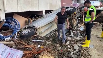 Aracının kurtarılmasını isteyen işvereni sele kapılıp hayatını kaybetti: "Kendi arabasını kaçırdım, o dükkanı bırakamadı"