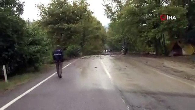 Bartın'da köprünün yıkılma anları kamerada