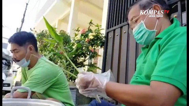 Warga Bagikan Minuman Herbal Ke Warga Isoman