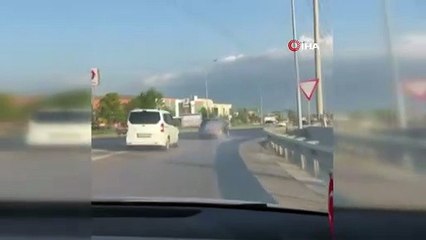 Bursa'da pes dedirten olay! Konvoydaki aracın camından...