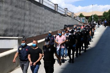 FETÖ'den gözaltına alınan 17 kişi adliyeye sevk edildi