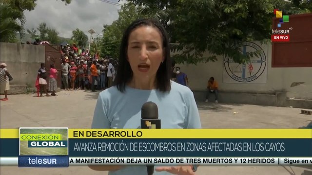 Avanza remoción de escombros en Los Cayos, Haití