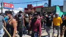 Vendedores logran retirar bloqueo en Calle Martí