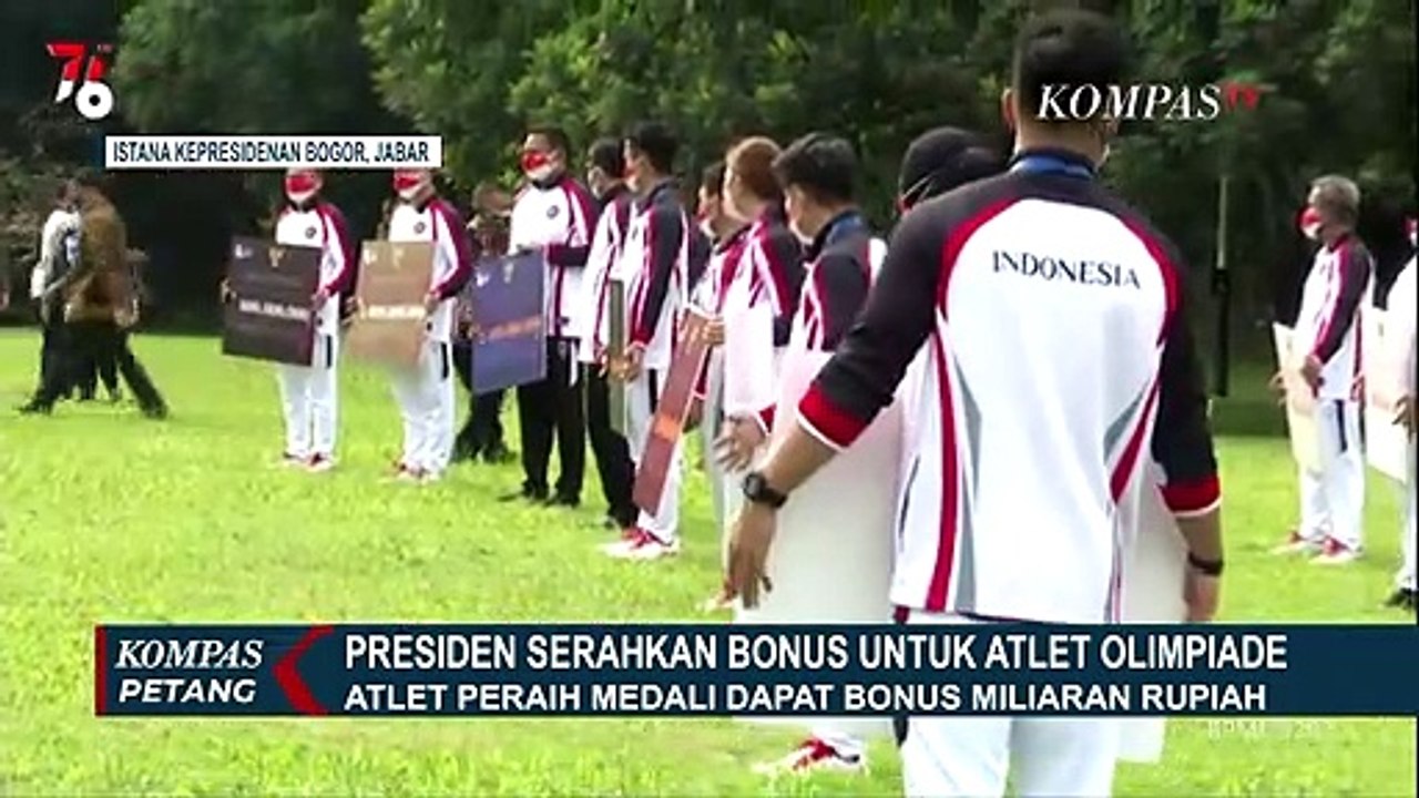Momen Jokowi Serahkan Bonus untuk Atlet Indonesia yang Berlaga di Olimpiade Tokyo