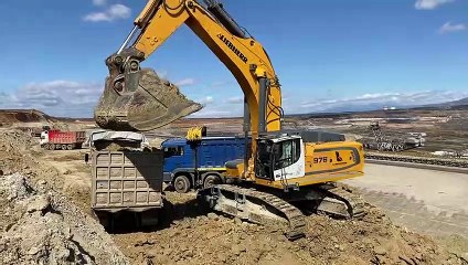 Liebherr 976 Excavator Loading Trucks