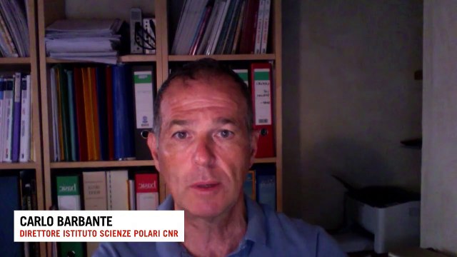 Antartide, iceberg gigante sfiora la costa vicino alla stazione di ricerca inglese