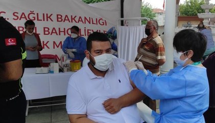 Bahçelievler'de cami avlusuna Kovid-19 aşısı için seyyar istasyon kuruldu