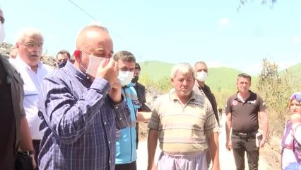 Son dakika haberleri: Bakan Çavuşoğlu, Bucak'ta yangından zarar gören mahalleleri ziyaret etti (1)