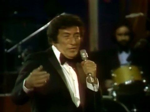 Tony Bennett chante son tube Because of You