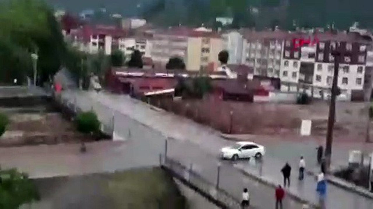 Felaket böyle gelmiş!.. panik anları kamerada