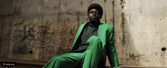 علي أولاكونمي، شاب نيجيري مشرد تغيرت حياته بجلسة تصوير تحت الجسر!