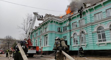 في موقف إنساني و بطولي.. قام فريق طبي مكوّن من 8 جراحين عملية قلب مفتوح أثناء حريق بروسيا