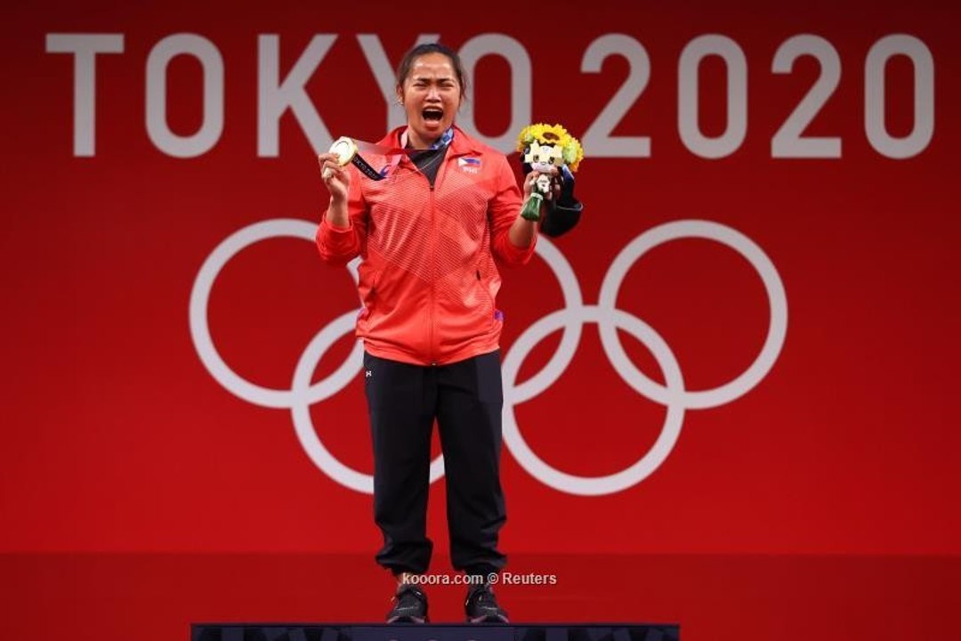 Weight lifter Hidilyn Diaz wins the Philippines' first golden medal!