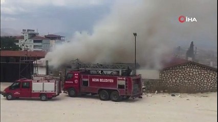 Düğün salonunda çıkan yangın paniğe neden oldu