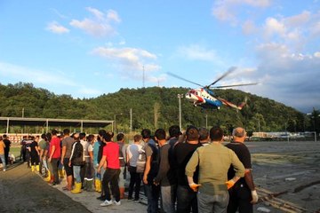 Türkeli'ye helikopter ve gemilerle binlerce ekmek ve su ulaştırılıyor