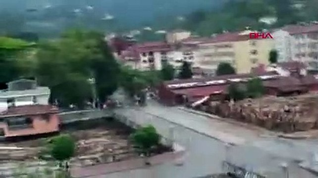 Kastamonu'da selin geliş anı görüntülendi