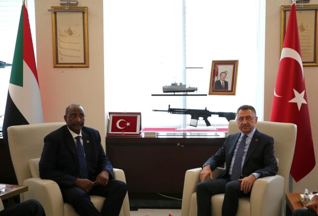 Cumhurbaşkanı Yardımcısı Oktay ve Sudan Egemenlik Konseyi Başkanı Burhan SSB'yi ziyaret etti