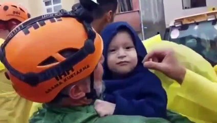 Bozkurt'taki selde küçük çocuğun tahliye anı!