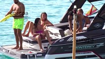 Anabel Pantoja y Omar Sánchez disfrutan de las vacaciones a bordo de un barco y con amigos