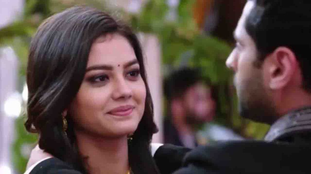 Molkki Episod 196: Virendra Pratap Singh Finds Purvi at Dhruv's Birthday, New Twist | FilmiBeat
