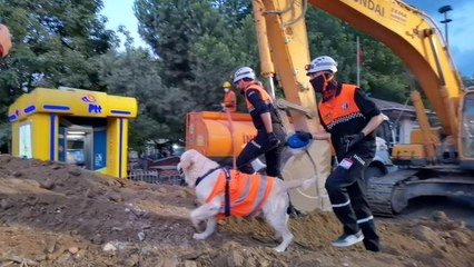 İnegöl Belediyesi'nin enkaz ve yaralı kurtarma tatbikatı gerçeği aratmadı