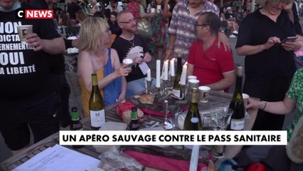 Un apéro sauvage à Paris pour protester contre le pass sanitaire