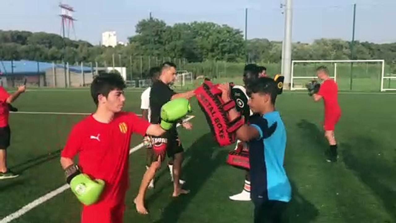 Une séance d’initiation aux sports de combat pour les 18 R du FC Martigues.