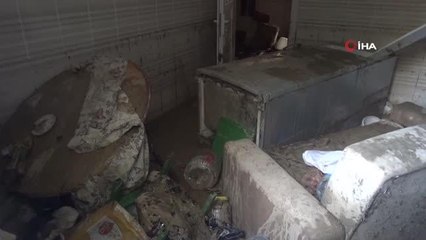 Sel felaketinden camdan çıkarak kurtulan yaşlı çift korku dolu anları anlattı