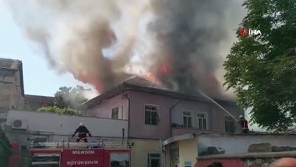 Tarsus'ta tarihi ev alev alev yandı