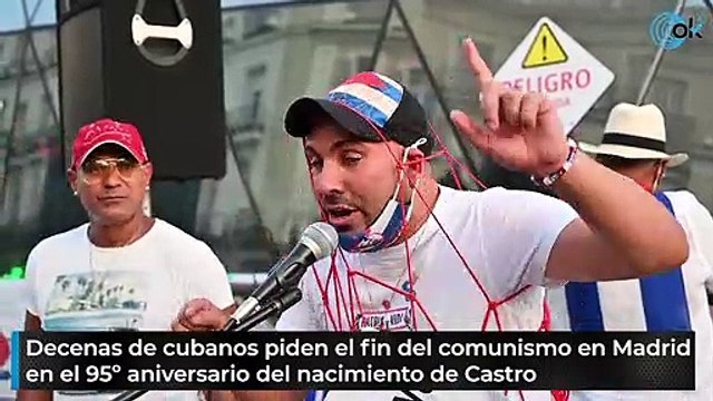 Decenas de cubanos piden el fin del comunismo en Madrid en el 95º aniversario del nacimiento de Castro