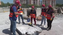 ÖNLEMİ HAYAT KURTARAN AFET: DEPREM - İzmir Depremi'nden sonra kentteki AFAD gönüllü sayısı 26 bini aştı