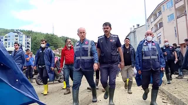 Son dakika haber... KASTAMONU - Bakan Kurum, sel felaketinin yaşandığı Bozkurt'ta incelemelerini sürdürdü