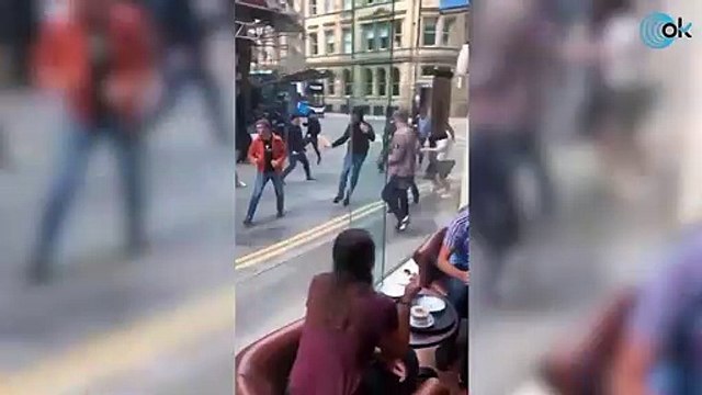 Batalla campal en Inglaterra en la vuelta del público a los estadios