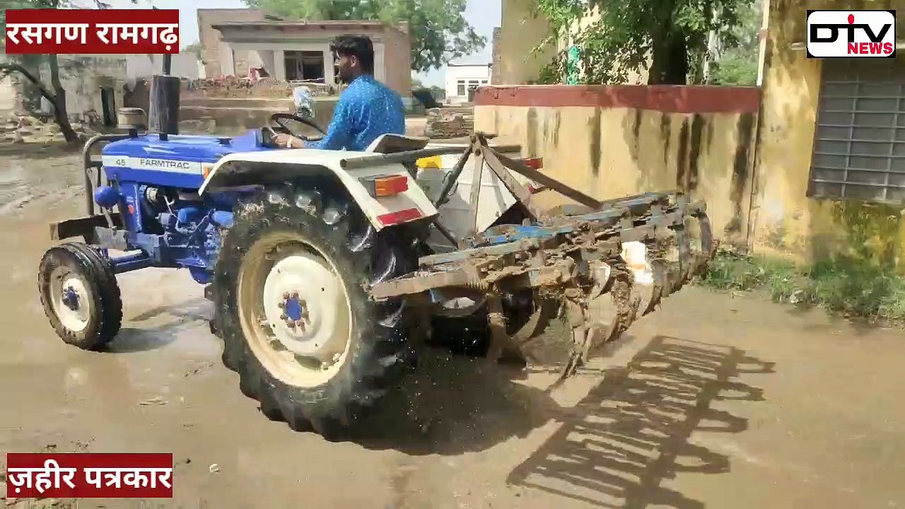 ग्रामीण और सरपंच के बीच बहस रसगण रामगढ़ ग्राम पंचायत में सरपंच ने नहीं कराया कोई विकास दरबार सरपंच