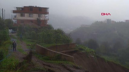 RİZE'DE OTURULAMAZ RAPORLU İNŞAAT HALİNDEKİ BİNA 30 METRE KAYDI