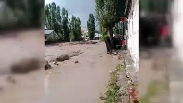 Sarıkamış’ta bir köyü sel bastı