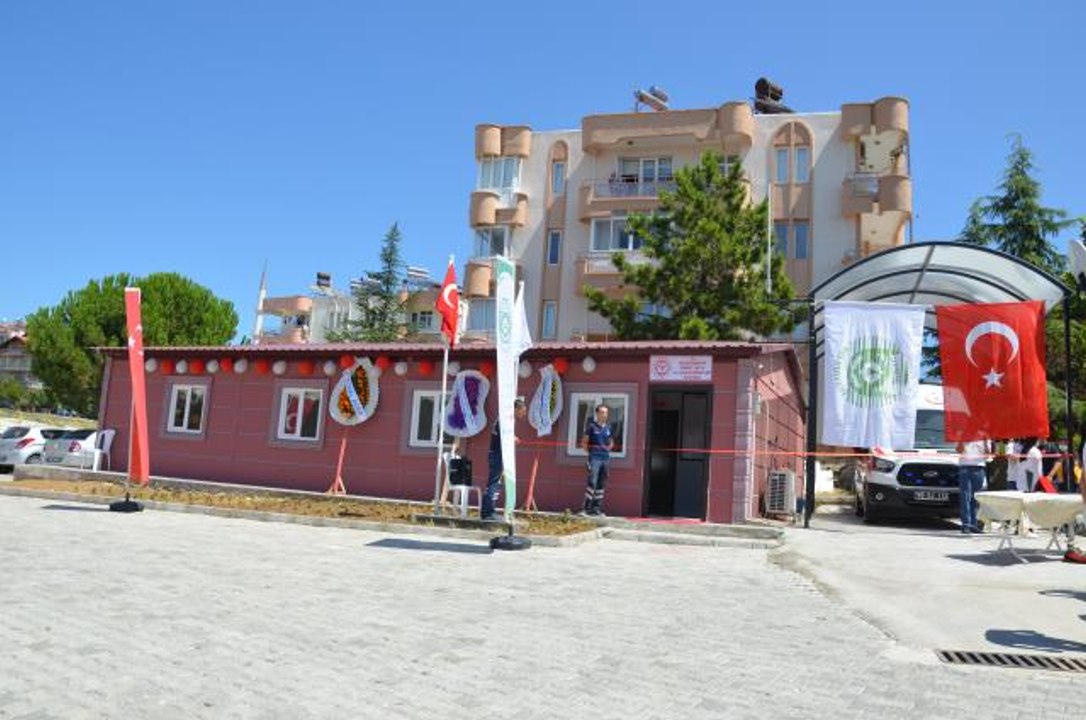 Demirci'de hayırsever tarafından yaptırılan 112 acil sağlık hizmetleri istasyonu açıldı