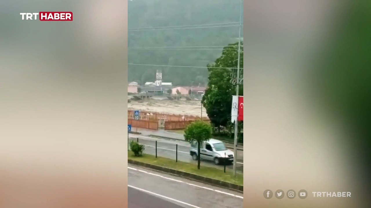 Ayancık'ta selin geliş anı kamerada